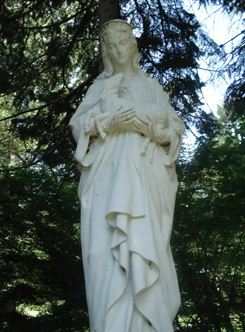 a stature of st. Agnes