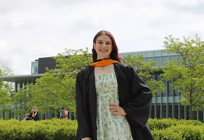 ${testimonial.imageDescription}